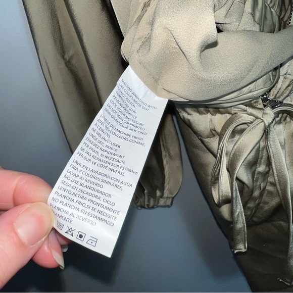 Thakoon gold romper long sleeve shorts satin metallic utility safari sz 10 snags - Picture 13 of 14